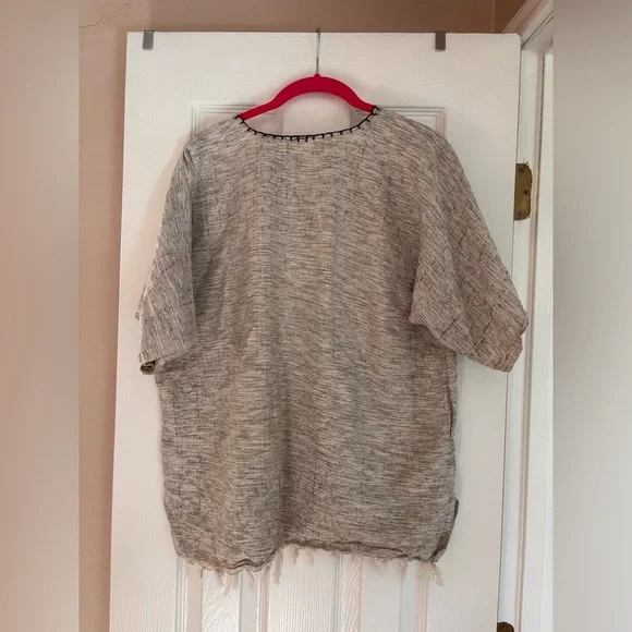 Gray Giraffe Print Woven Top - Picture 2 of 4